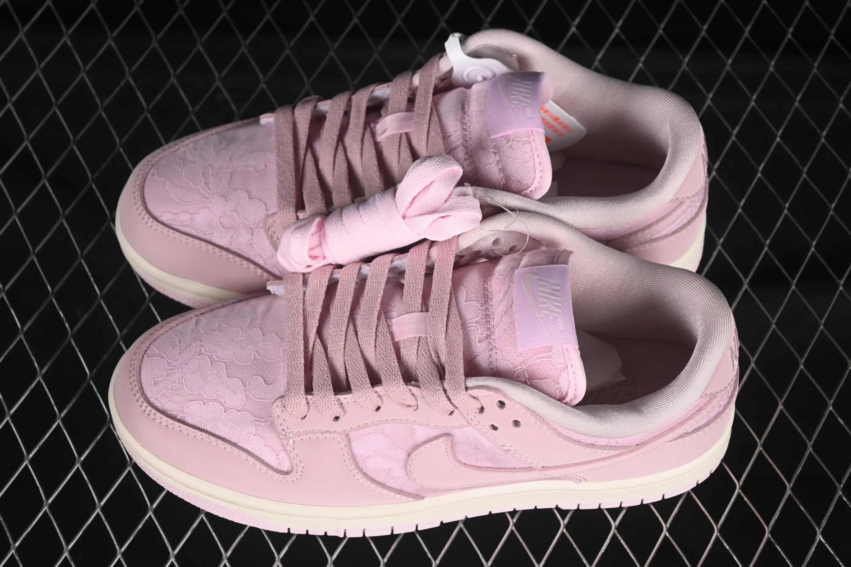 All Categories Nk SB Dunk Series Nk SB Dunk Low Low-top sneakers Nike SB Dunk Low "Regal Pink" contains girly low-top casual sneakers HJ5870-600
